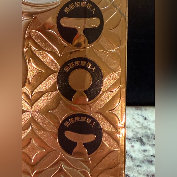 Gushiyuta lifting and tightening facial tool introducer. 3 pieces. Battery. - Picture 2 of 13